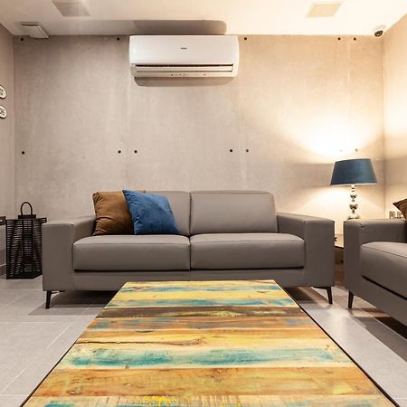 Charming,Comfortable And Centrally Located Group Accomodation Gzira Exterior photo