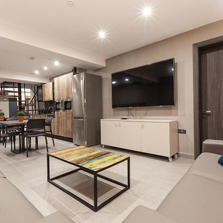 Charming,Comfortable And Centrally Located Group Accomodation Gzira Exterior photo