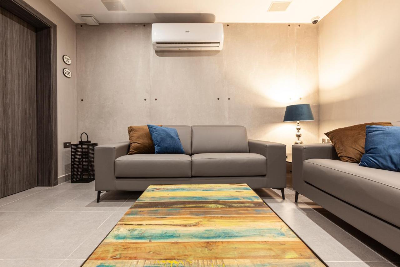 Charming,Comfortable And Centrally Located Group Accomodation Gzira Exterior photo