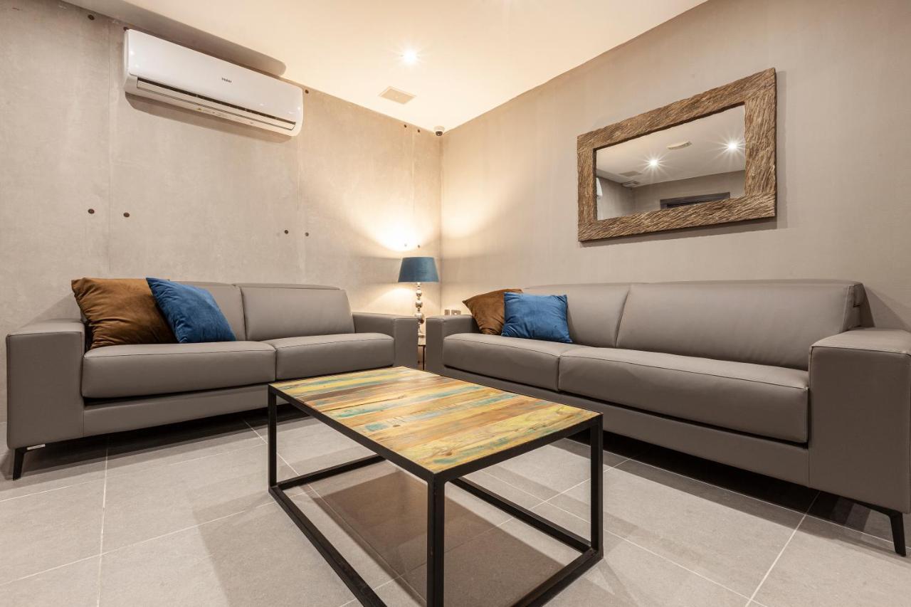 Charming,Comfortable And Centrally Located Group Accomodation Gzira Exterior photo