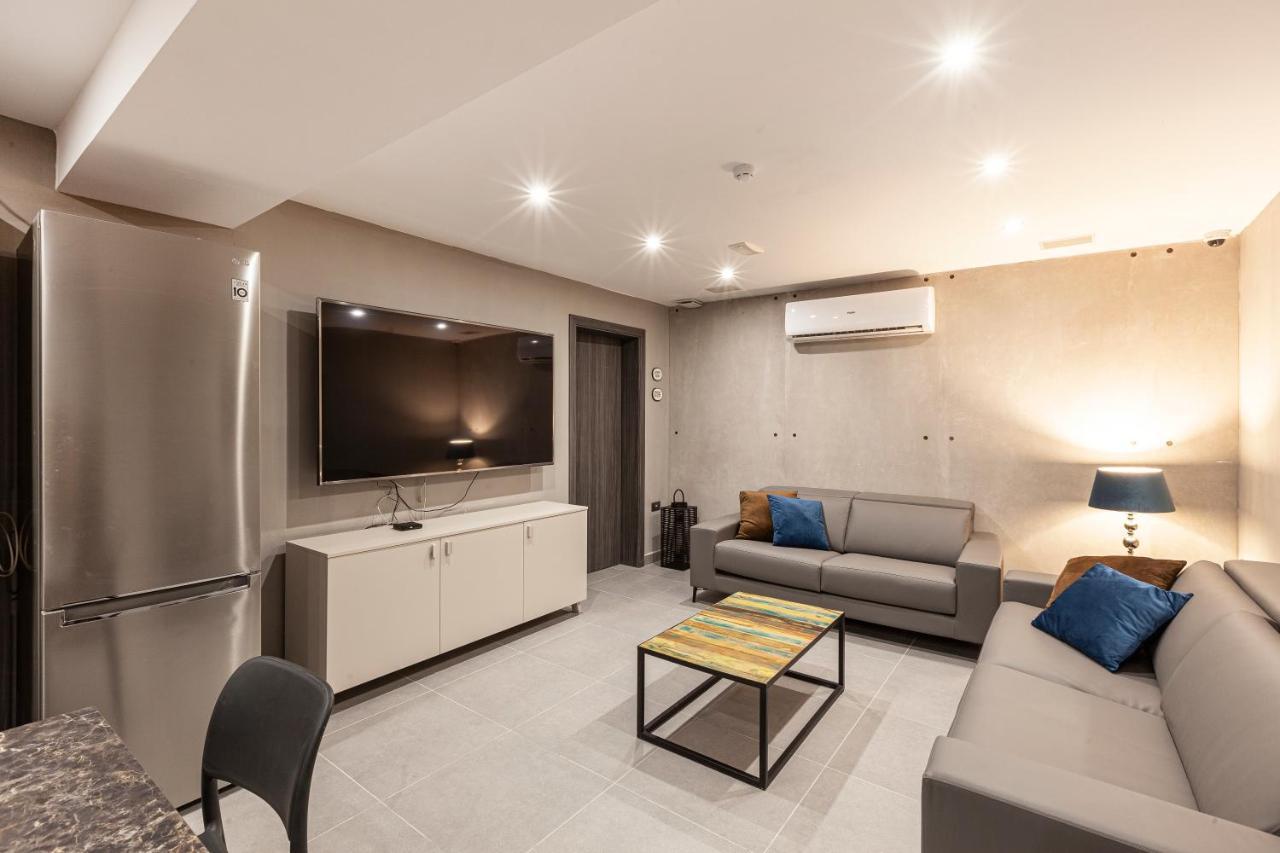 Charming,Comfortable And Centrally Located Group Accomodation Gzira Exterior photo